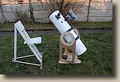 Après avoir acheté ce télescope de 250 mm F4,8 sur monture dobson de Téleskop Service, je me suis dit qu'il serait bien sympathique d'avoir une monture équatoriale avec entrainement motorisé pour optimiser les séances d'observation.
